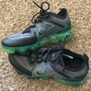 Neon green and gray Nike Vapormax size 8.5